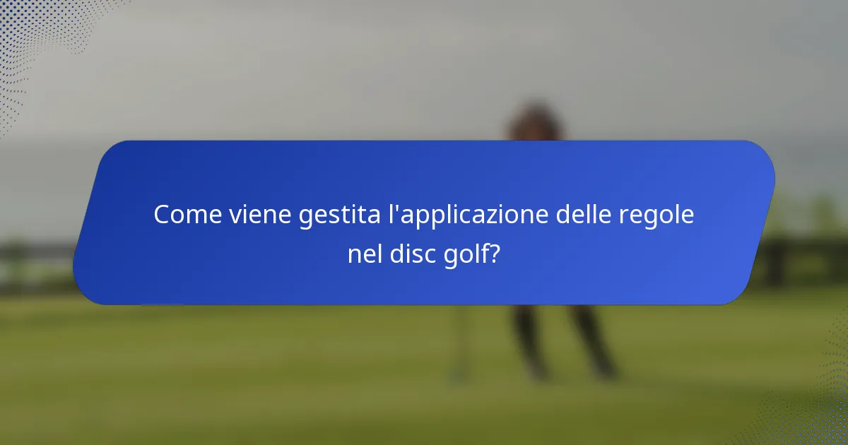 Come viene gestita l'applicazione delle regole nel disc golf?